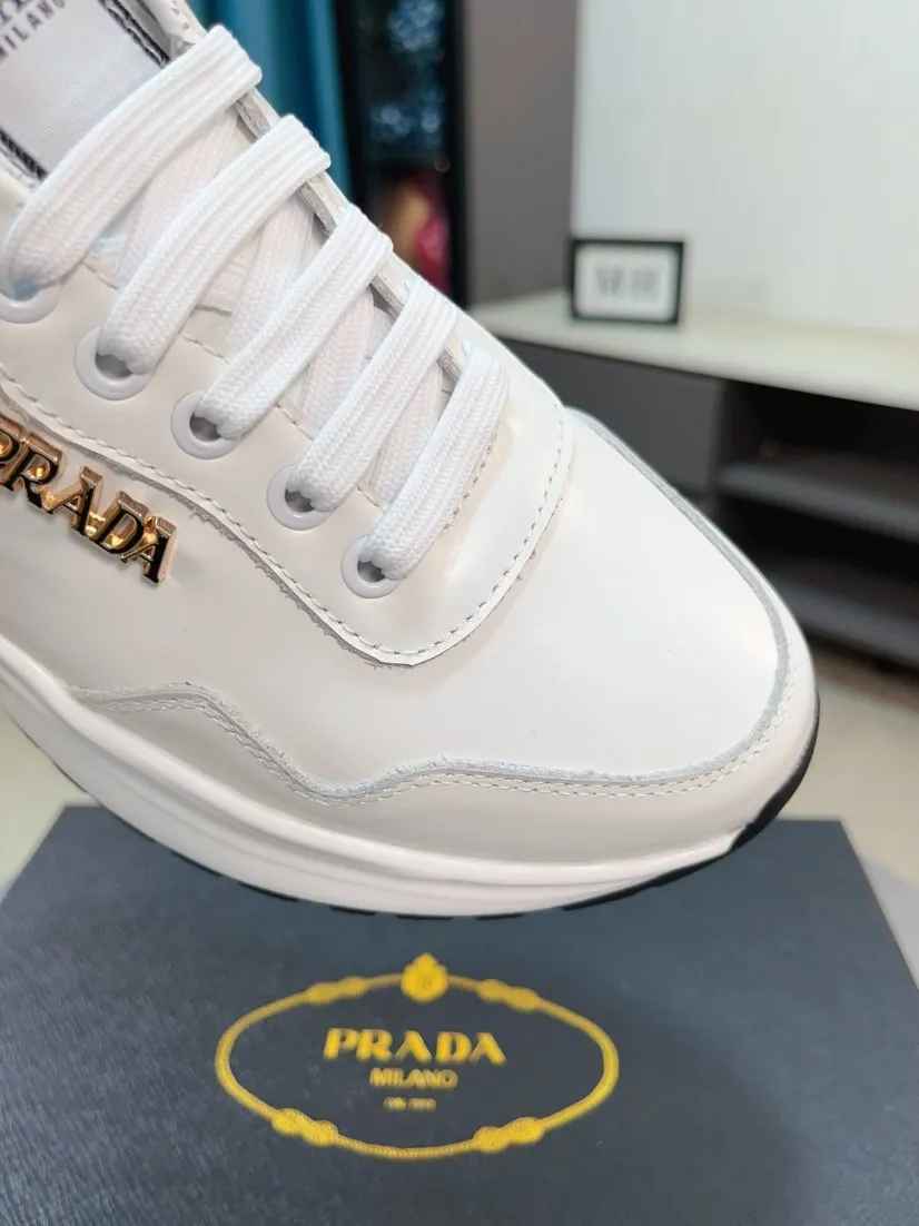 Men's shoes 💰420🌹🌹Prada is a luxurious and fashionable high-end product ✊🔥The perfect last shape and top-notch handcrafting make this shoe immediately create a strong aristocratic atmosphere. Imported first-layer cowhide with brogue carving crafts💋Cowhide lining🎶Rubber combination outsole specially imported from France for leather shoes😍Color: Mysterious Black☕️Number 38～44